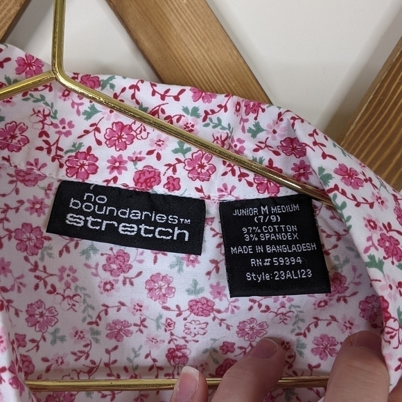 No Boundaries Y2K Two Way Zip Dainty Floral Sleeveless Top - Picture 6 of 8